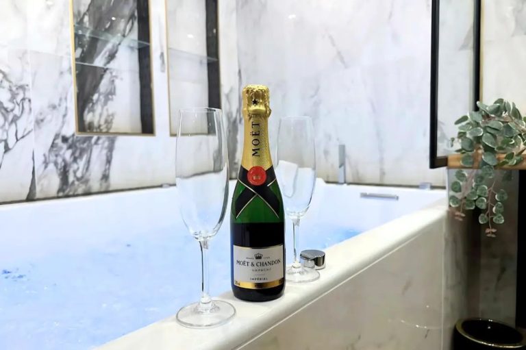 La Rêverie – love room romantique avec spa privatif